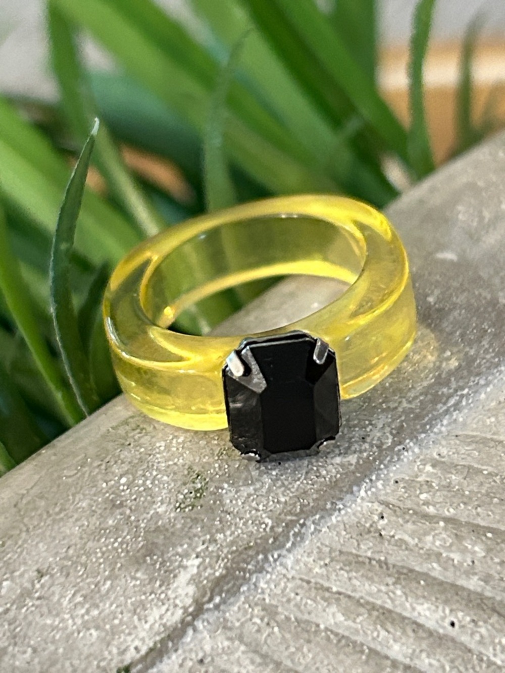 Yellow acrylic Ring with Black faux stone centerpiece NEW chunky